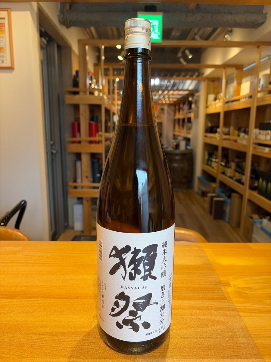 獺祭(だっさい) 純米大吟醸 磨き三割九分 1800ml - LIQUOR JOY