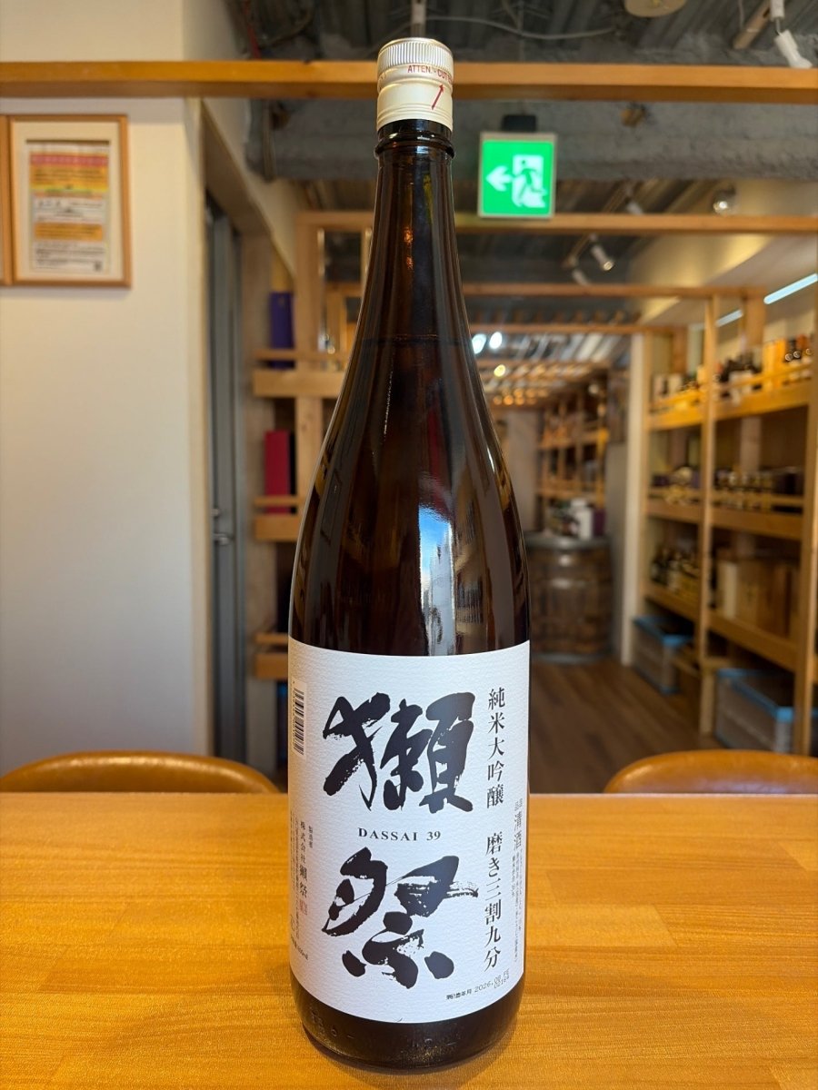 獺祭(だっさい) 純米大吟醸 磨き三割九分 1800ml - LIQUOR JOY