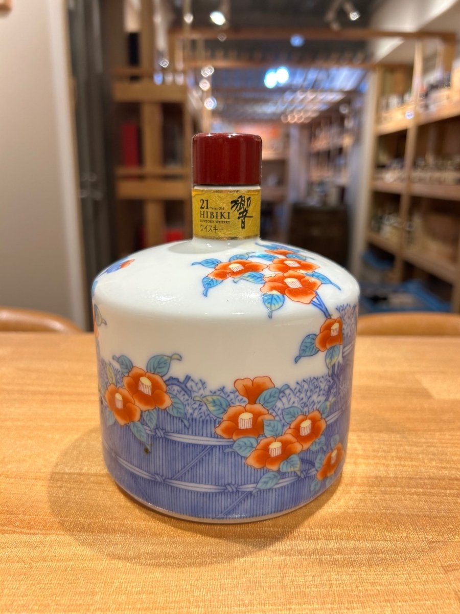 響21年 響 HIBIKI ひびき 有田焼 サントリー SUNTORY 有田焼 色絵椿柴垣文筒形瓶 陶器ボトル - LIQUOR JOY