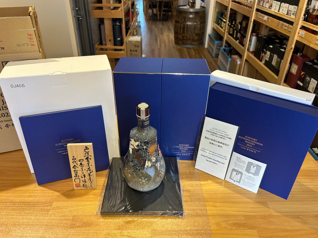 image Suntory Blended Japanese Whisky 2025 (Colored Snowflakes, Light Ink, and Four Seasons Flower Design Western-style Liquor Bottle) by Imaizumi Imaemon XIV