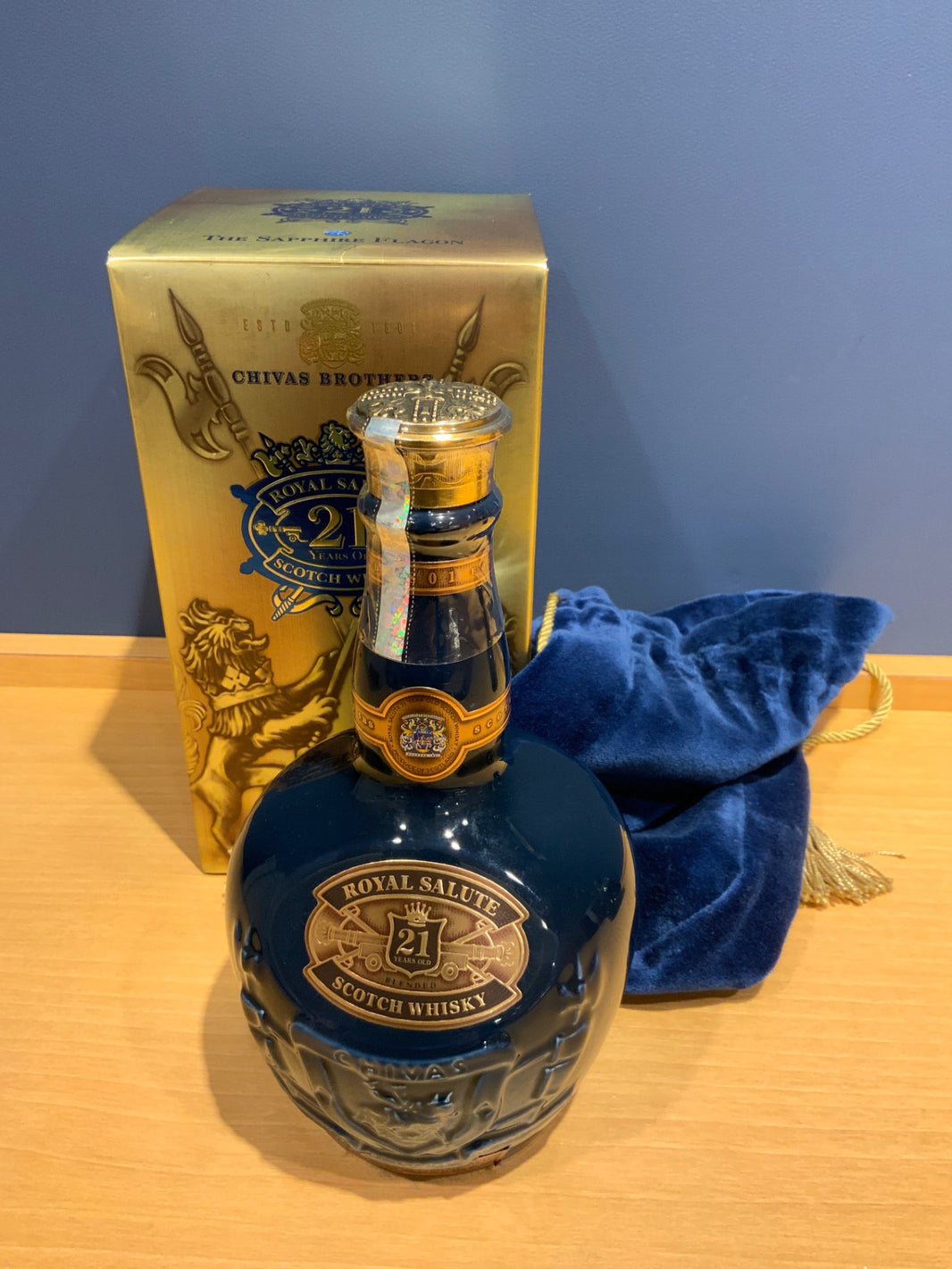 ROYAL SALUTE ロイヤルサルート 21年 青 陶器ボトル ウイスキー 700ml 40%