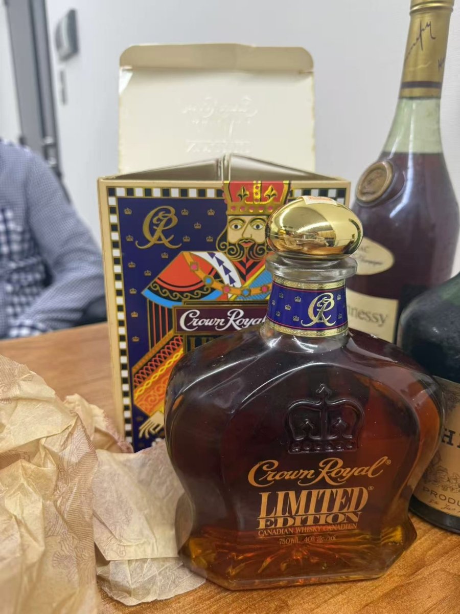 クラウン　ローヤル Crown  LIMITED EDITION クラウンローヤル スペシャルエディション Crown Royal SPECIAL
