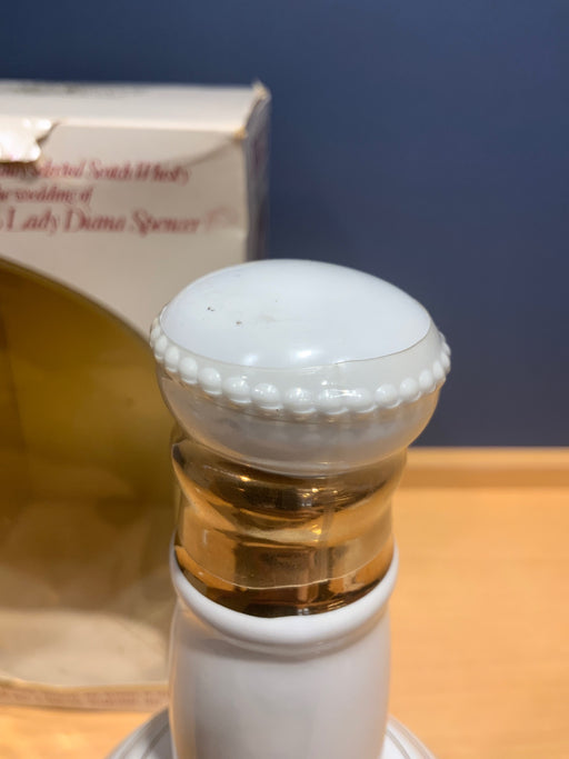 ＢＥＬＬｓ　陶器ボトル　1本　箱付き