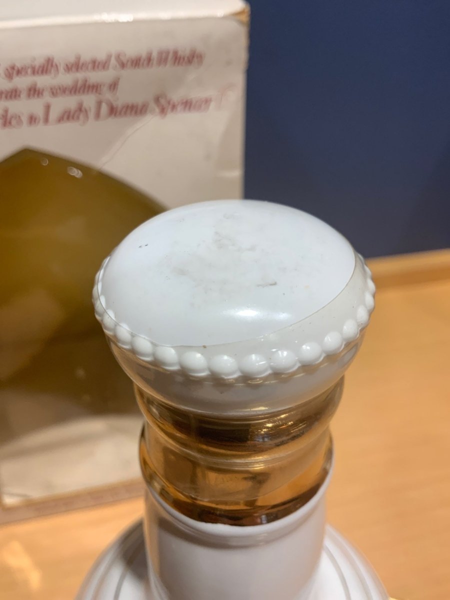 ＢＥＬＬｓ　陶器ボトル　1本　箱付き - LIQUOR JOY