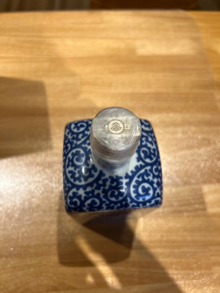 山崎12年 有田焼 染付蛸唐草「福」文角瓶 - LIQUOR JOY
