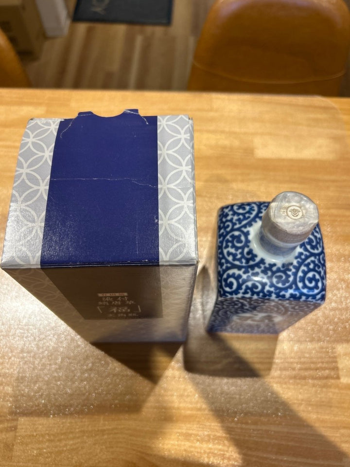 山崎12年 有田焼 染付蛸唐草「福」文角瓶 - LIQUOR JOY