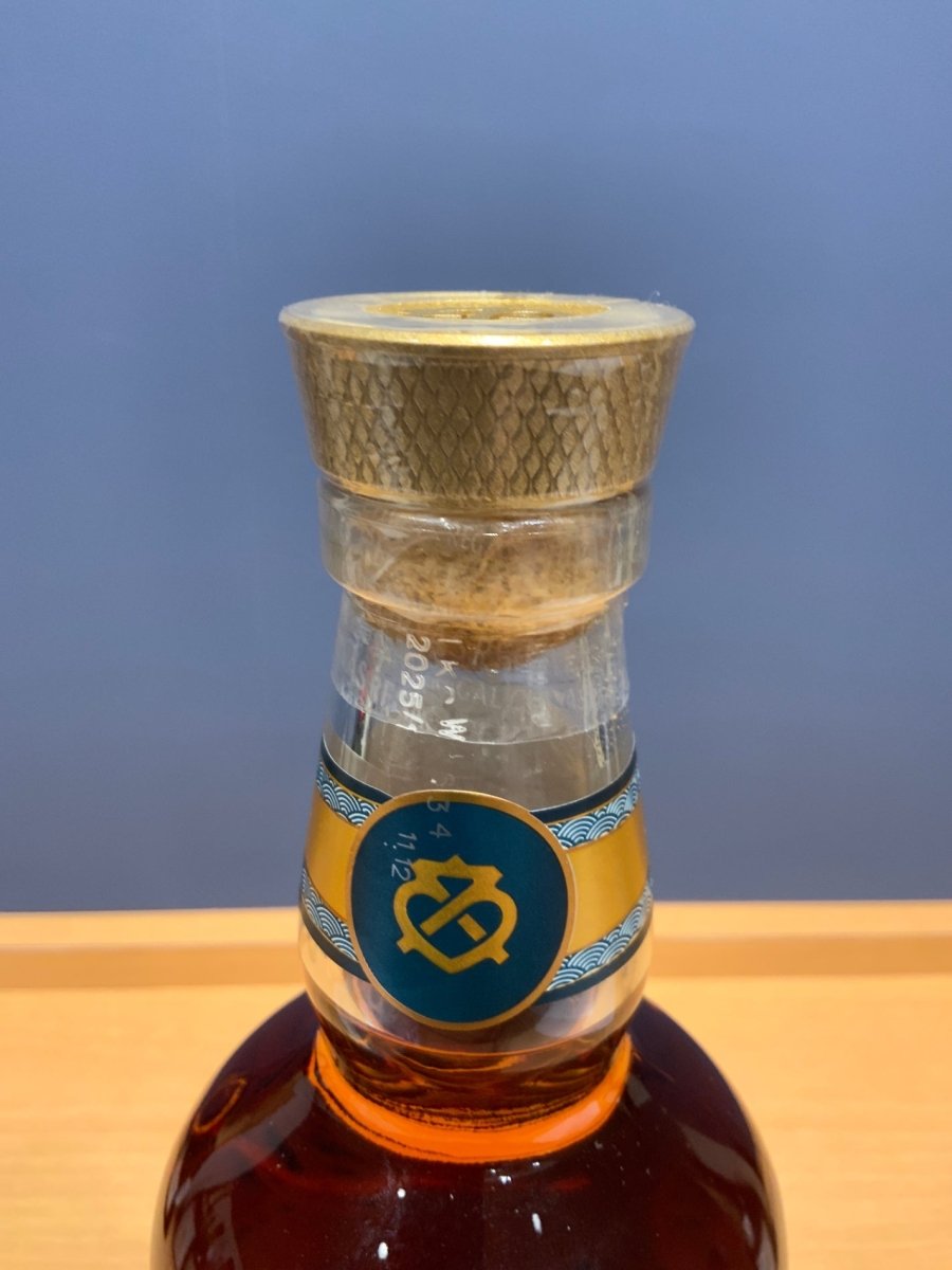 シーバスリーガル 18年 水楢 ミズナラ カスク フィニッシュ 箱なし 正規品 43度 700ml - LIQUOR JOY