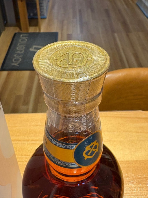 シーバスリーガル 18年 水楢 ミズナラ カスク フィニッシュ 箱なし 正規品 43度 700ml - LIQUOR JOY