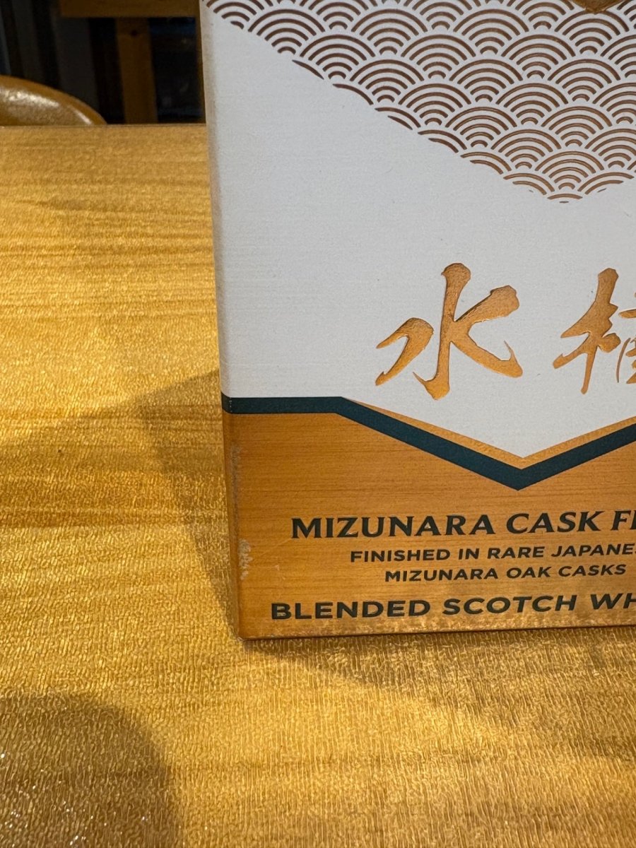 シーバスリーガル 18年 水楢 ミズナラ カスク フィニッシュ 箱なし 正規品 43度 700ml - LIQUOR JOY