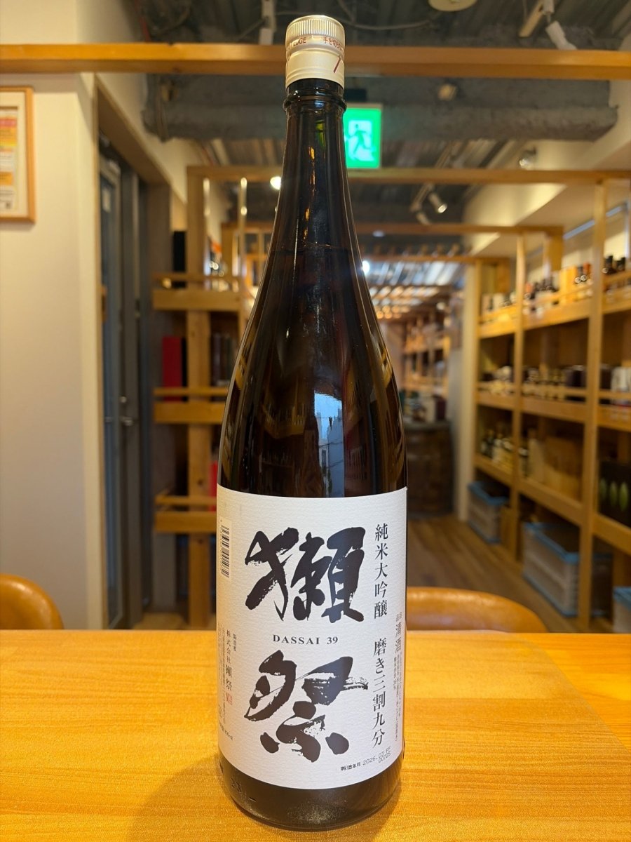 獺祭(だっさい) 純米大吟醸 磨き三割九分 1800ml - LIQUOR JOY