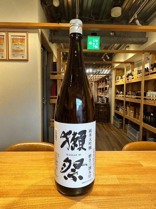 獺祭(だっさい) 純米大吟醸 磨き三割九分 1800ml - LIQUOR JOY
