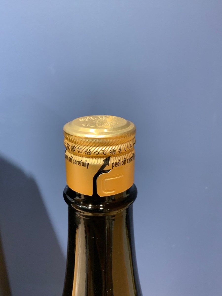 十四代 純米大吟醸 七垂二十貫 専用カートン入 1800ml - LIQUOR JOY
