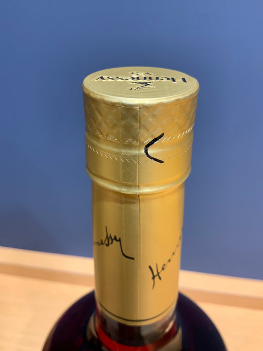 ヘネシー　V・S 700ml 箱入り