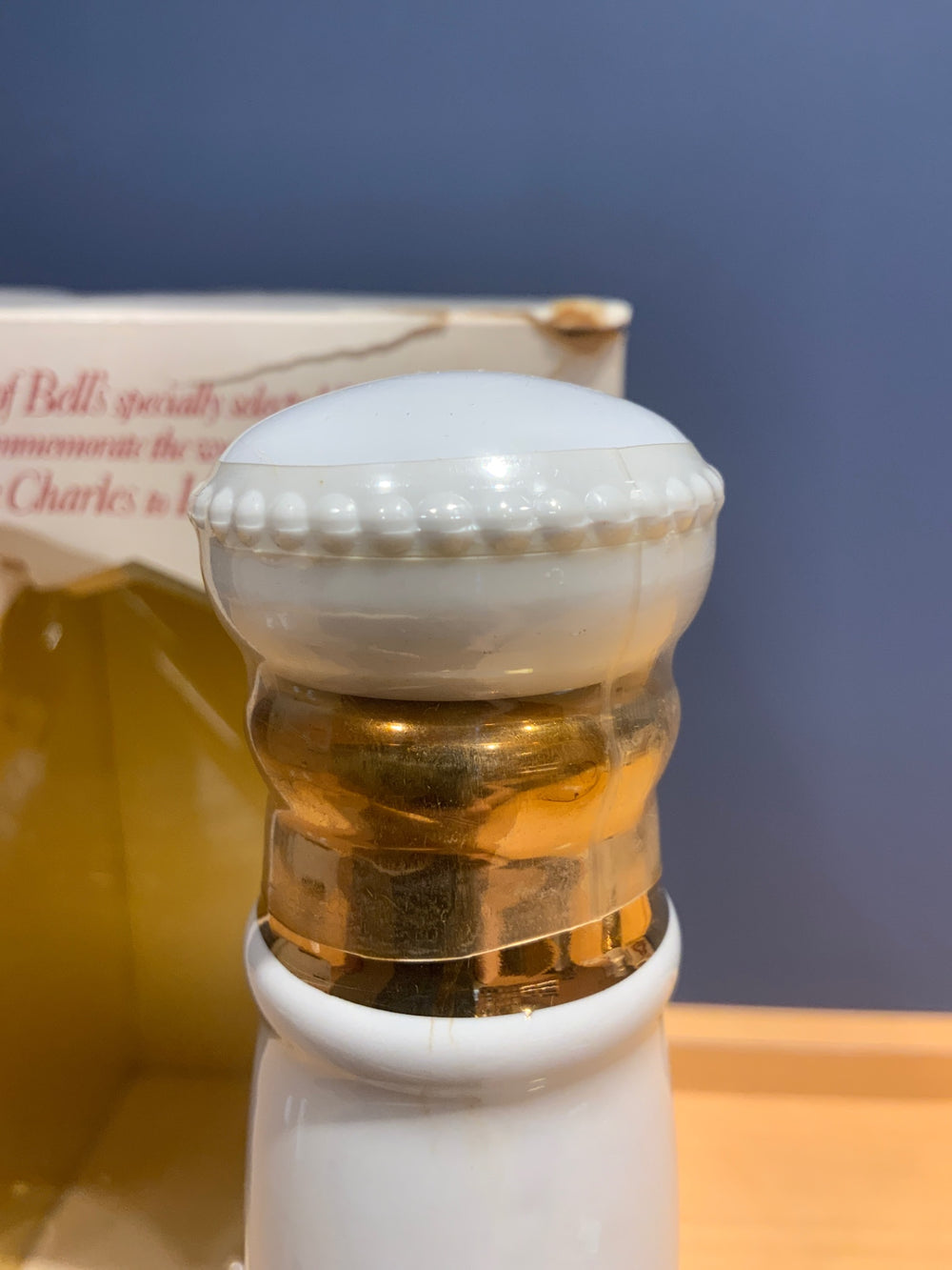 ＢＥＬＬｓ　陶器ボトル　1本　箱付き