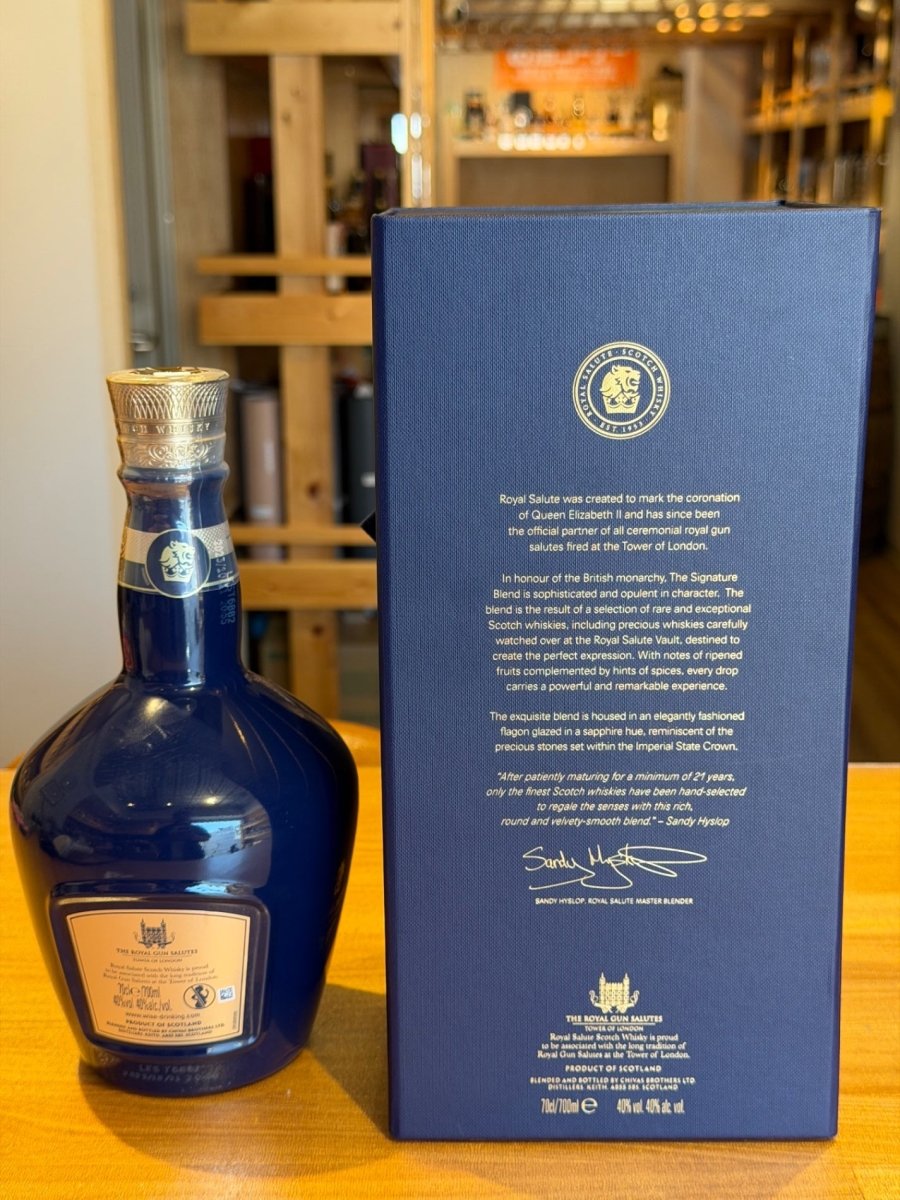 image [新ラベル] ロイヤルサルート 21年 シグネチャー ブレンド 青ボトル (シーバスリーガル) 40度 700ml [並行輸入品] - LIQUOR JOY