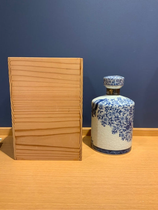 響　35年　初期有田「染付牡丹蝶図筒形瓶」 - LIQUOR JOY