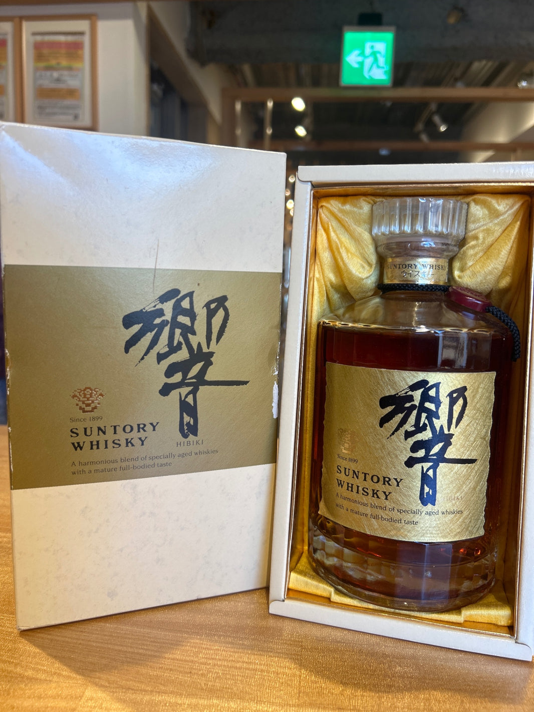 響  両面ゴールドラベル 750ml