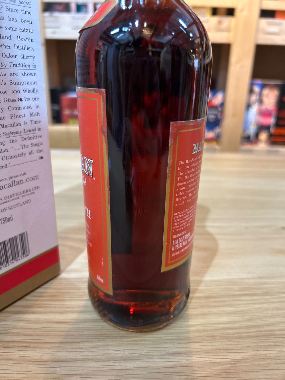 マッカラン　マッカラン カスクストレングス　赤ラベル 箱付き 　750ml