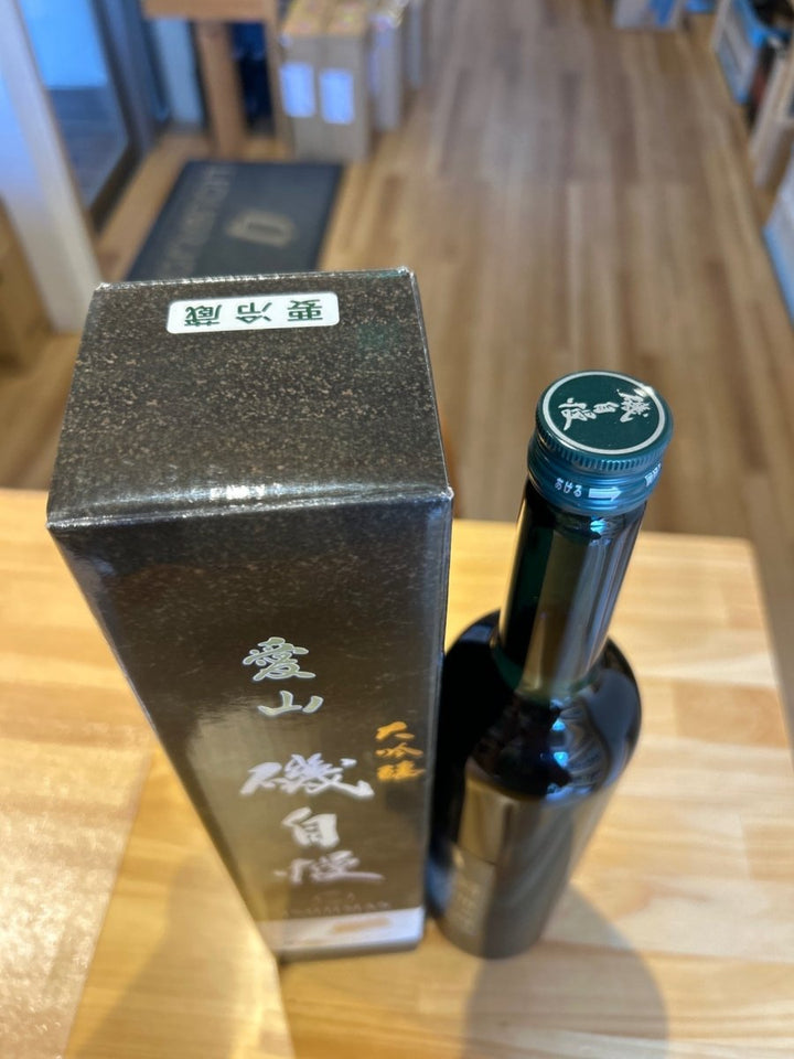 磯自慢 愛山 大吟醸 グラッパエメラルドボトル 720ml - LIQUOR JOY