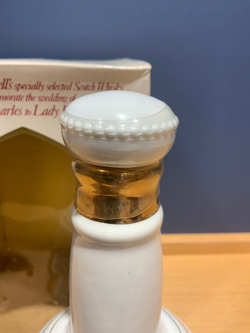 ＢＥＬＬｓ　陶器ボトル　1本　箱付き