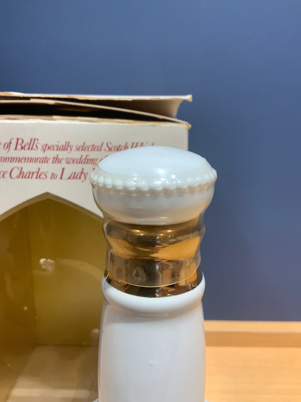 ＢＥＬＬｓ　陶器ボトル　1本　箱付き