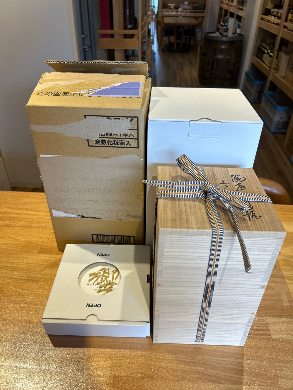 SUNTORY サントリー 響35年 十四代酒井田柿右衛門作 濁手山つつじ文洋酒瓶 700ml