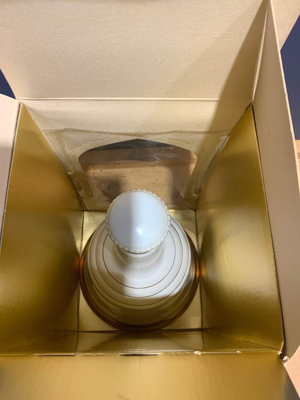 ＢＥＬＬｓ　陶器ボトル　1本　箱付き