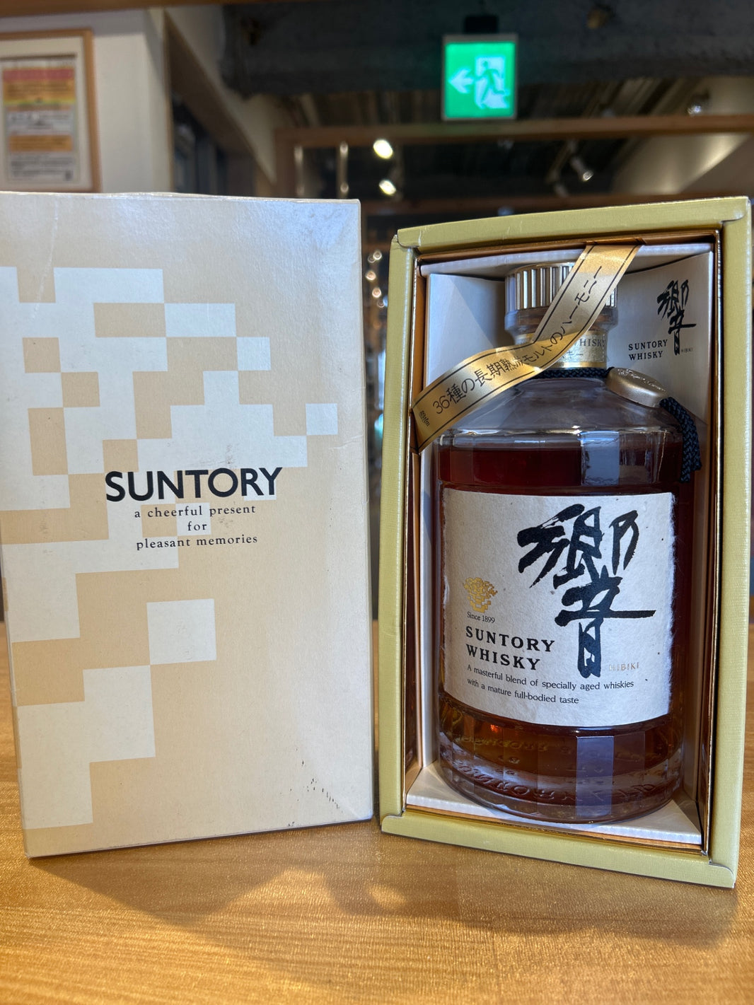 響 金キャップ 裏ゴールドラベル 700ml