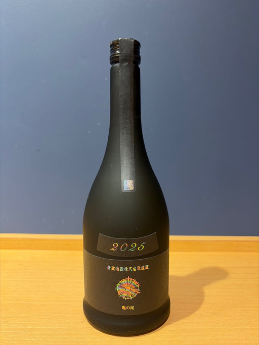 新政 水墨（アッシュ） 亀の尾 ７２０ml