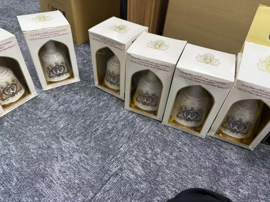 ＢＥＬＬｓ　陶器ボトル　1本　箱付き