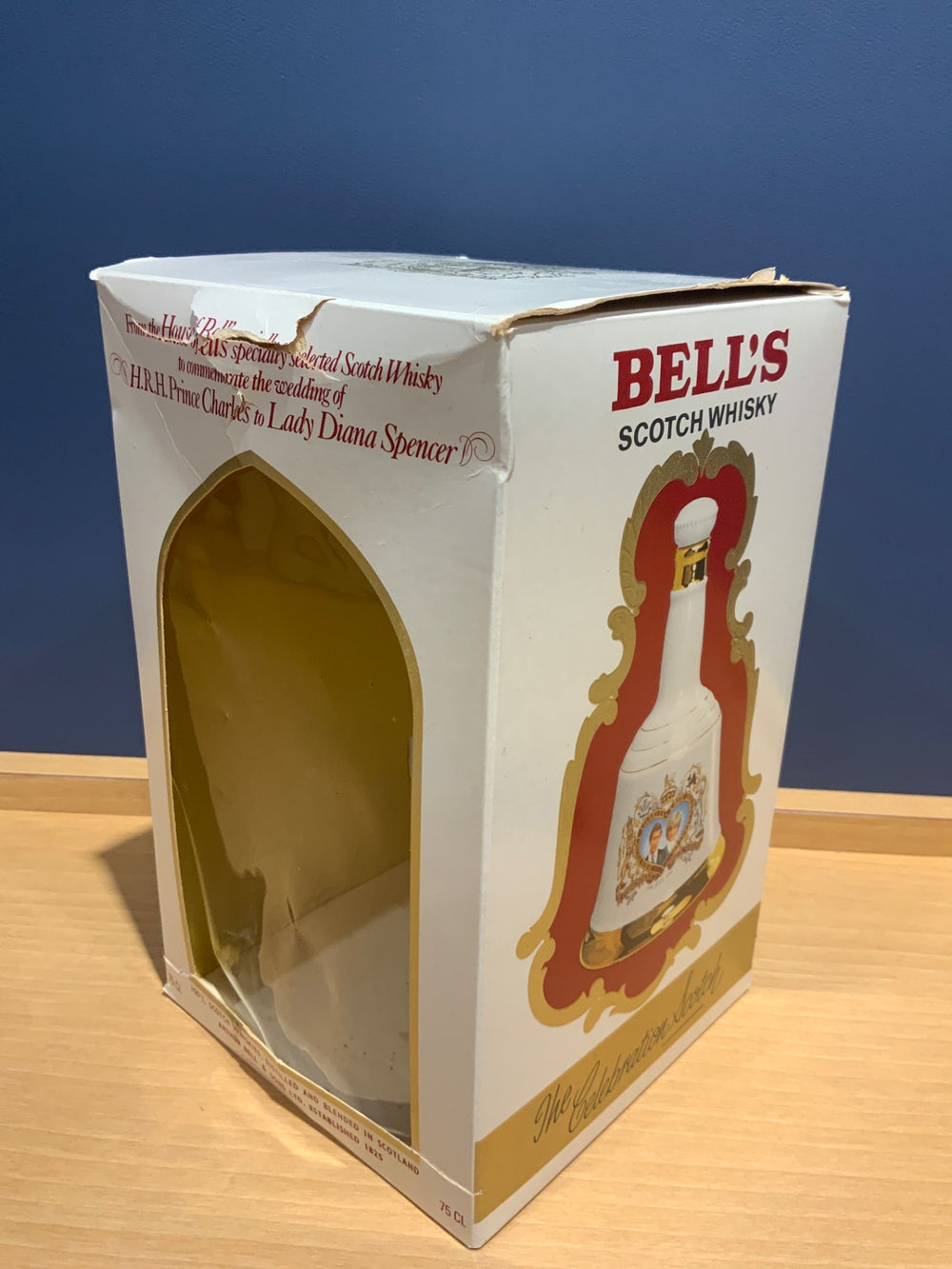 ＢＥＬＬｓ　陶器ボトル　1本　箱付き