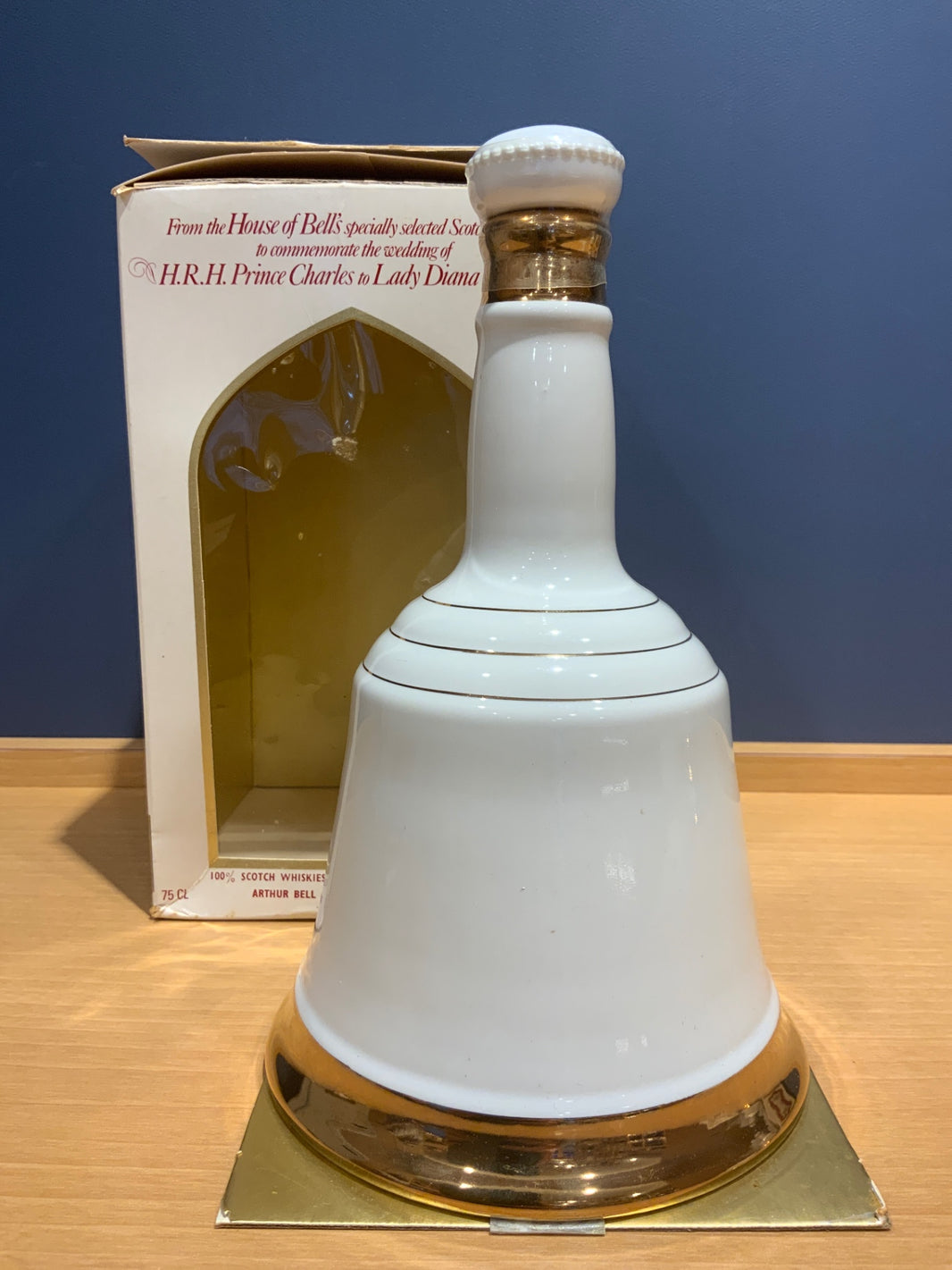image ＢＥＬＬｓ　陶器ボトル　1本　箱付き
