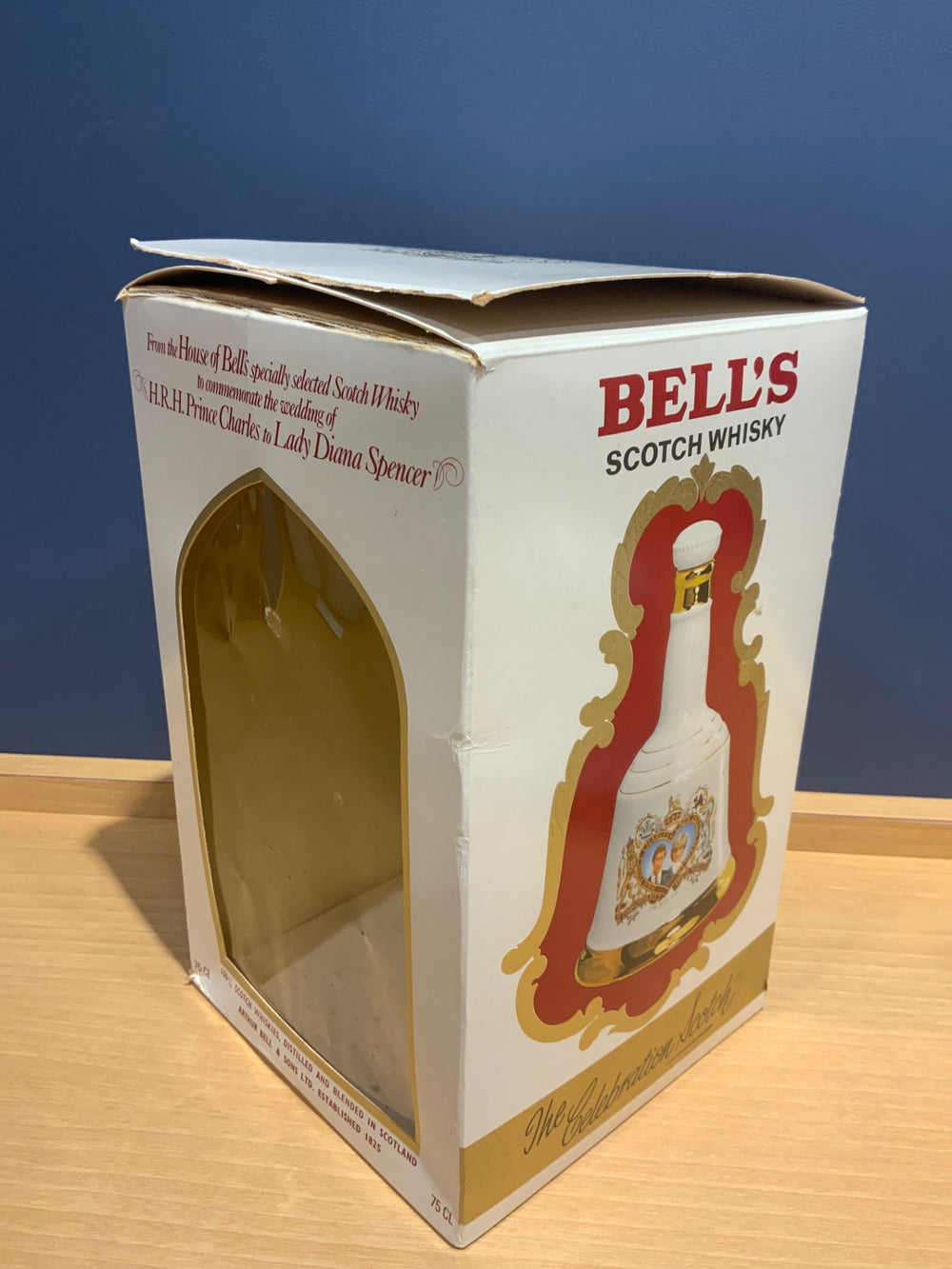 ＢＥＬＬｓ　陶器ボトル　1本　箱付き