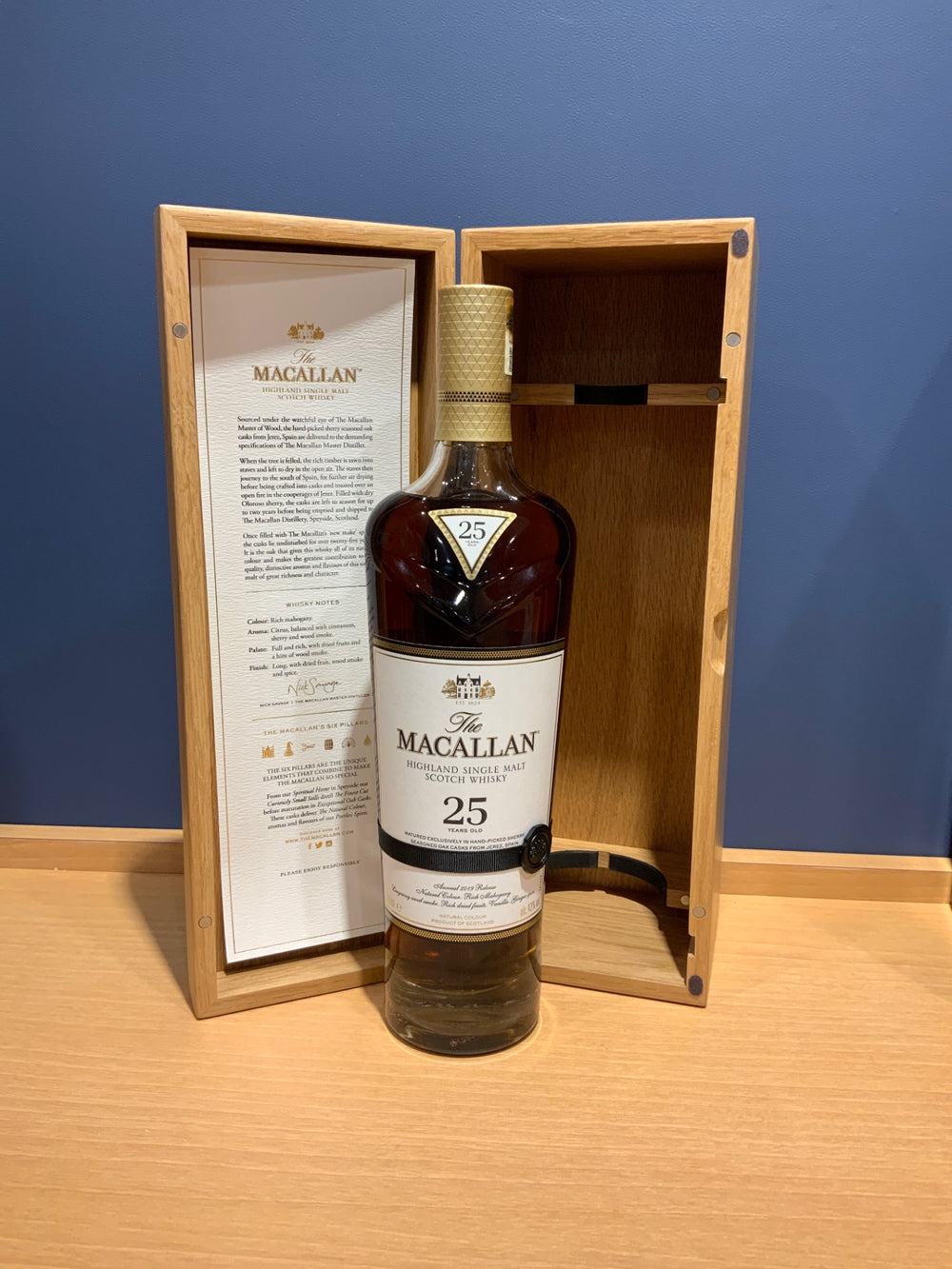 【箱付き】ｻﾞマッカラン25年　シェリーオーク　700ml　43度 2019 Release