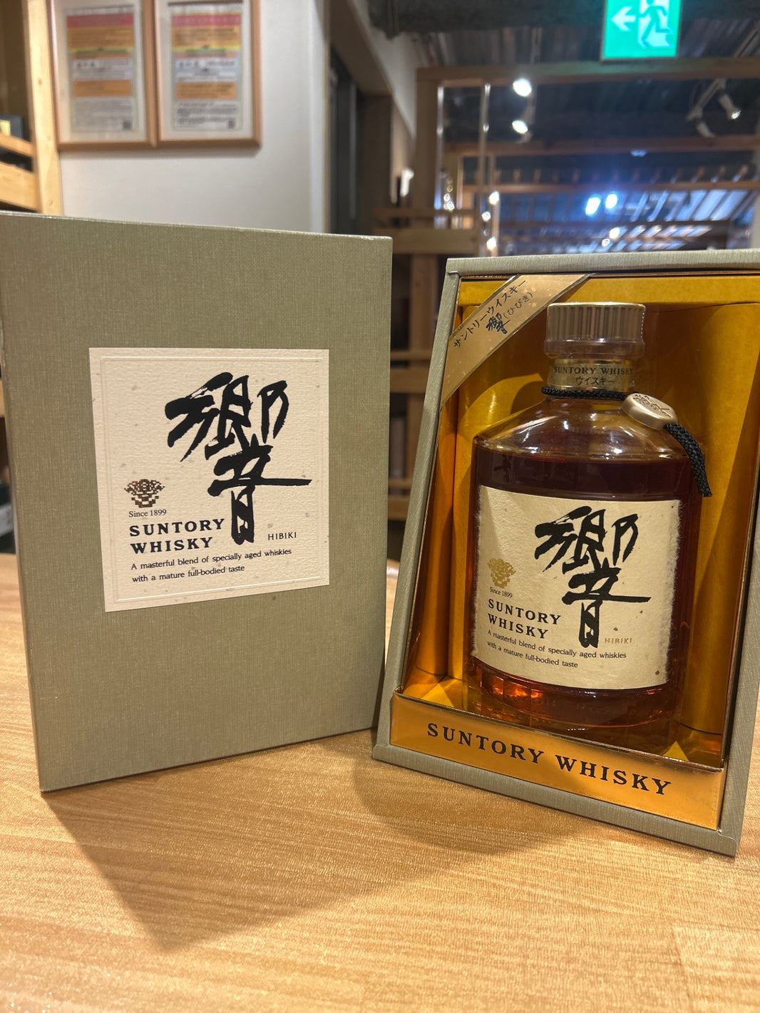 響　金キャップ ゴールドラベル  750ml