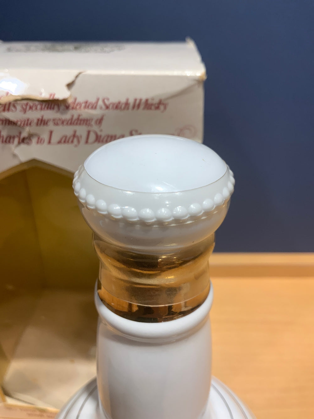 ＢＥＬＬｓ　陶器ボトル　1本　箱付き