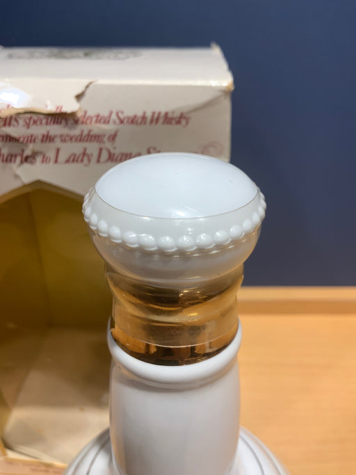 ＢＥＬＬｓ　陶器ボトル　1本　箱付き