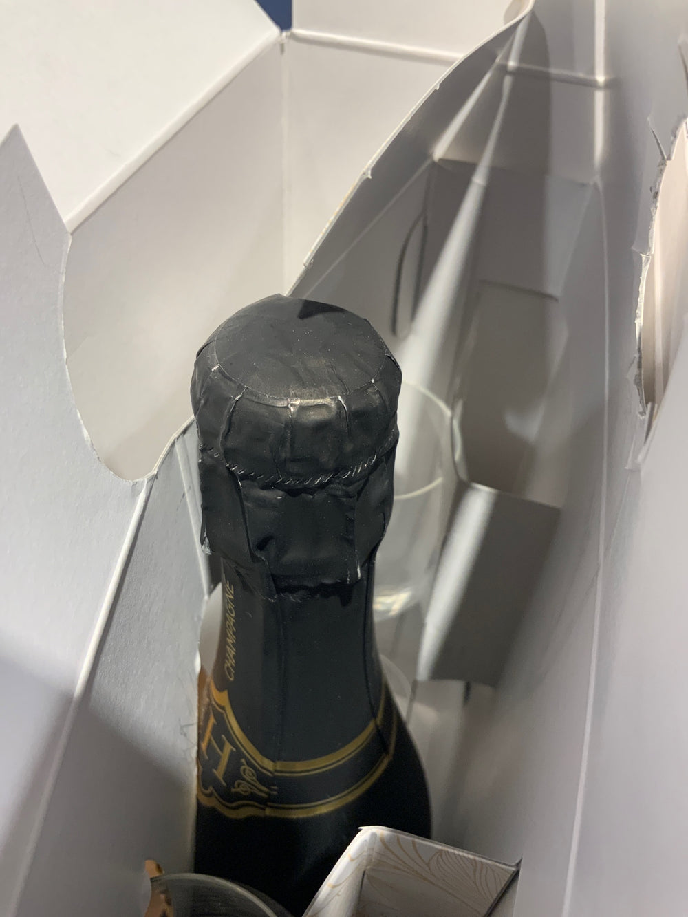 アンリグラン　750ml シャンパングラス付き