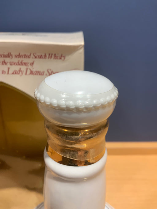 ＢＥＬＬｓ　陶器ボトル　1本　箱付き