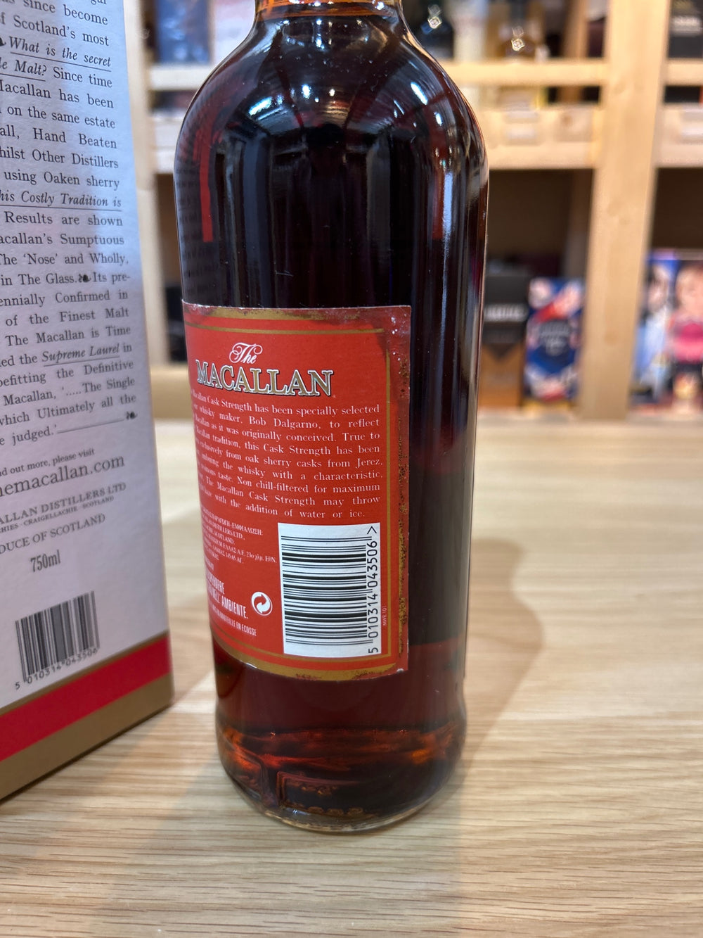 マッカラン　マッカラン カスクストレングス　赤ラベル 箱付き 　750ml