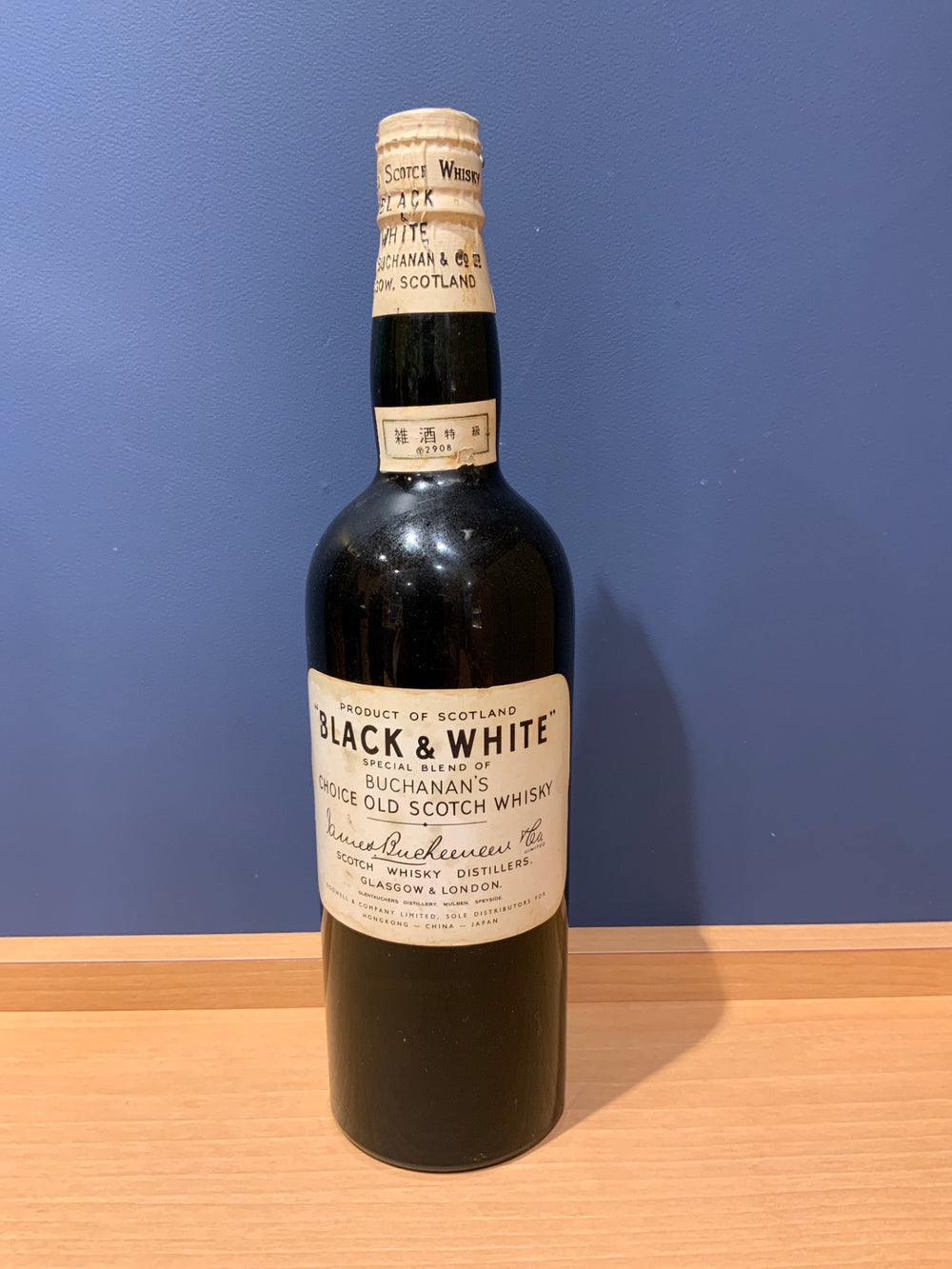BLACK &amp; WHITE Special Grade Scotch Whisky