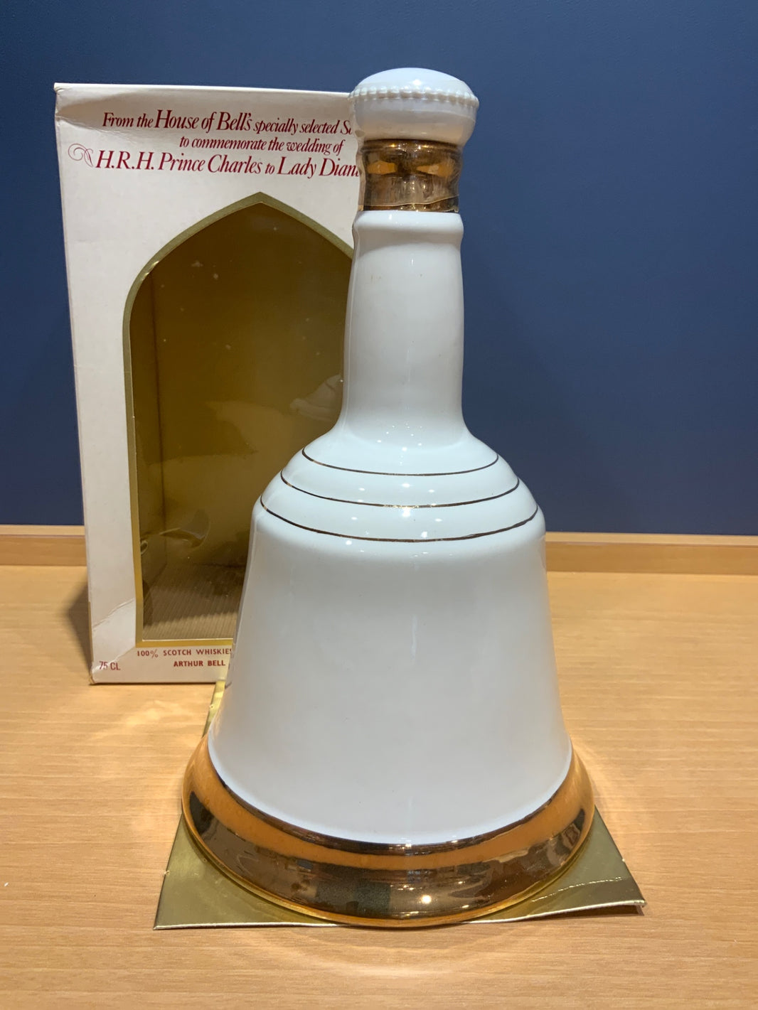 image ＢＥＬＬｓ　陶器ボトル　1本　箱付き