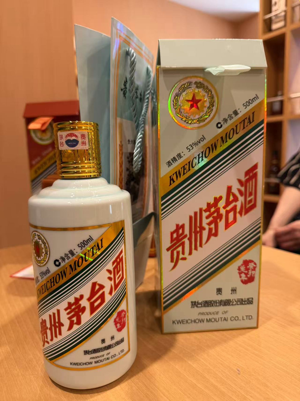 貴州茅台 兎年ボトル アルコール53度 500ml 2023年