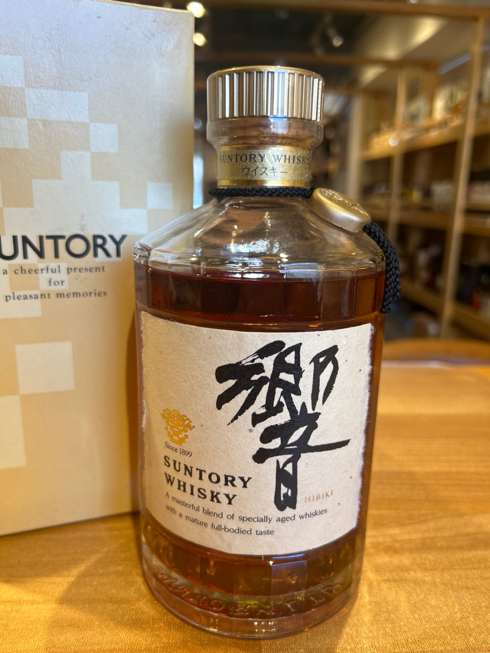 響 金キャップ 裏ゴールドラベル 700ml