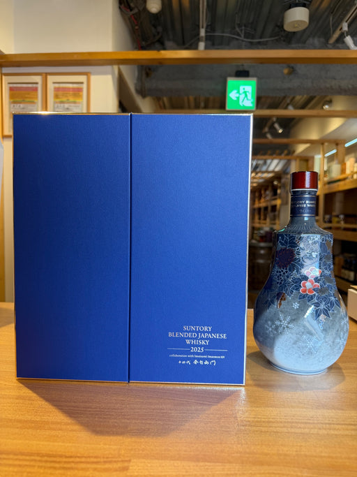 サントリーブレンデッドジャパニーズウイスキー 2025 〈色絵雪花薄墨墨はじき四季花文洋酒瓶〉 十四代 今泉今右衛門 作