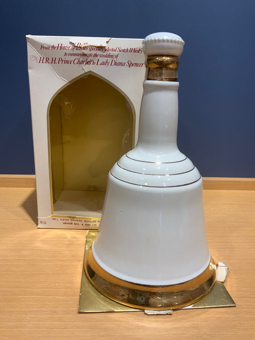 ＢＥＬＬｓ　陶器ボトル　1本　箱付き
