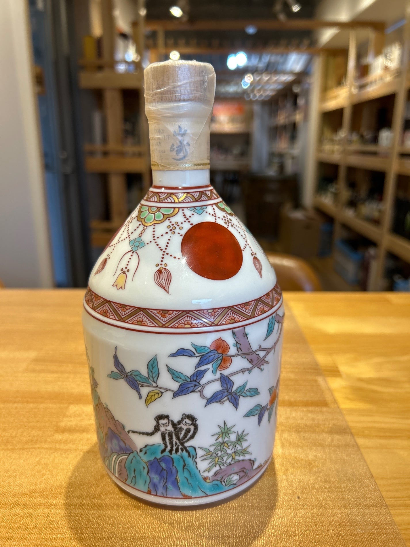山崎12年 有田焼 錦赤玉瓔珞文風物絵 - LIQUOR JOY