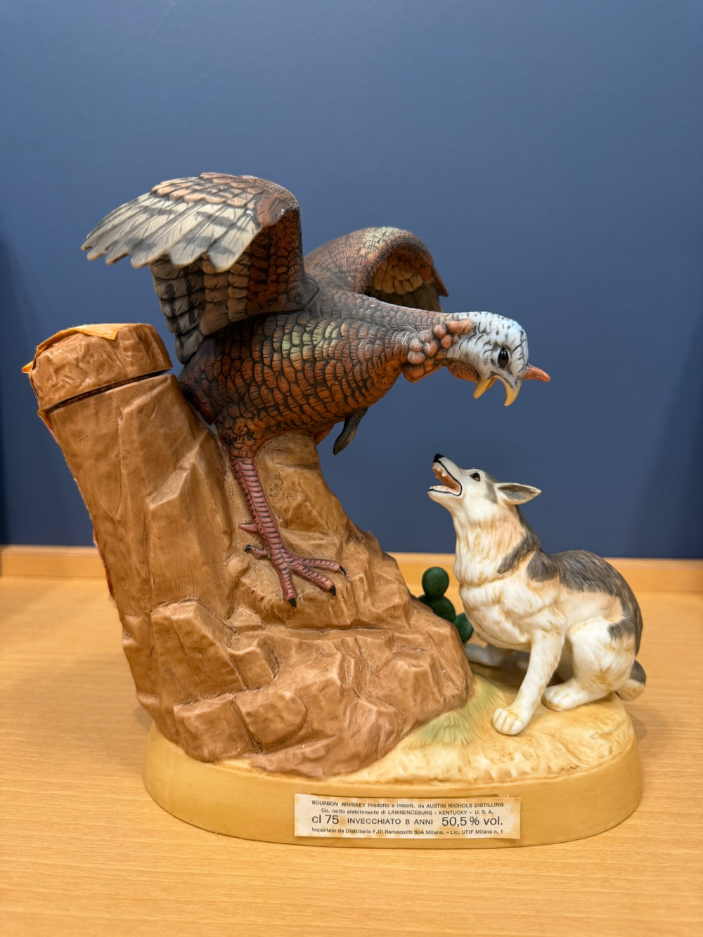 ワイルドターキー WILD TURKEY 8年 陶器ボトル 七面鳥と狼 700ml
