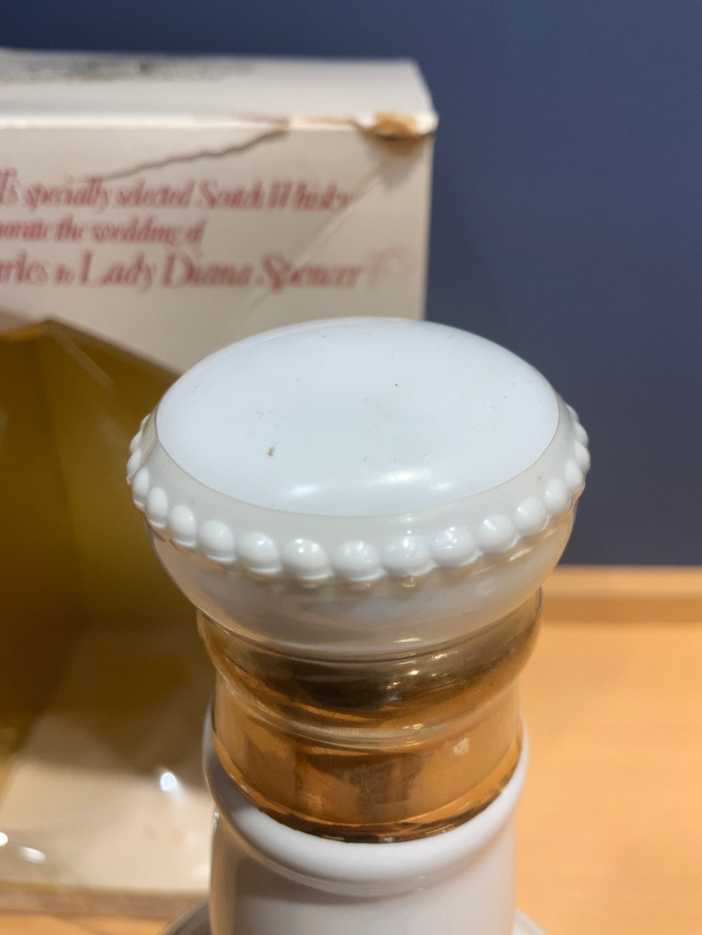ＢＥＬＬｓ　陶器ボトル　1本　箱付き