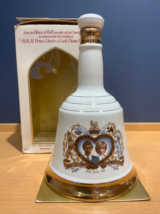 ＢＥＬＬｓ　陶器ボトル　1本　箱付き
